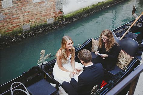 Gondola wedding | Elope ceremony on a Gondola in Venice