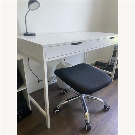 IKEA DESK White - AptDeco