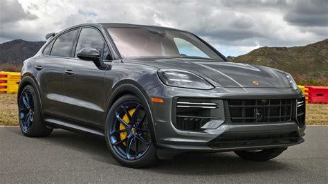 Porsche Cayenne Turbo Hybrid 2024 - Jemmie Melantha