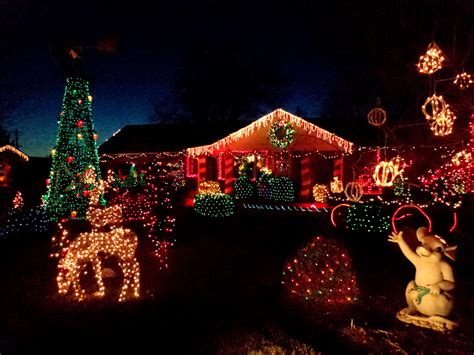 House Decorated with Christmas Lights – Photos Public Domain