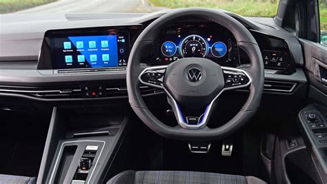 Volkswagen Golf GTE interior, dashboard & comfort | DrivingElectric