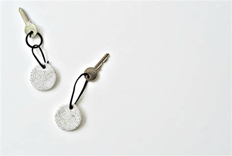 Make these (faux) granite handmade clay keychains - DIY home decor ...