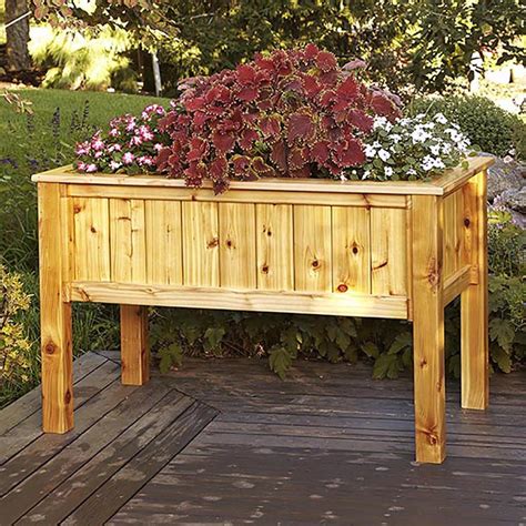 Raised Planter Box Woodworking Plan from WOOD Magazine