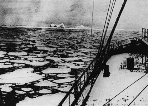 33 Rare Titanic Sinking Photos Taken Just Before And After It Happened