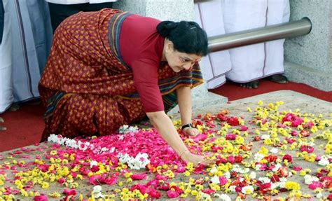 Sasikala in prison: Prisoner Number 9234 will be making candles in jail ...