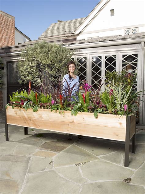 2’ x 8’ Elevated Cedar Planter Box #gardenplanningvegetable | Cedar ...