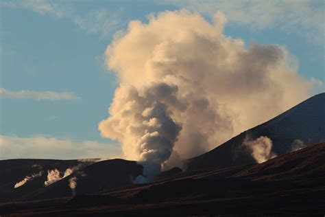 New Zealand volcano erupts - Photo 10 - Pictures - CBS News