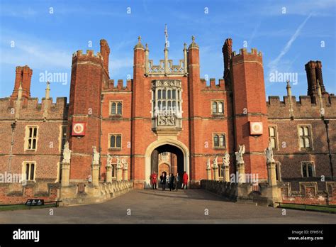 Henry VIII Tudor Palace at Hampton Court, celebrates 500th anniversary ...