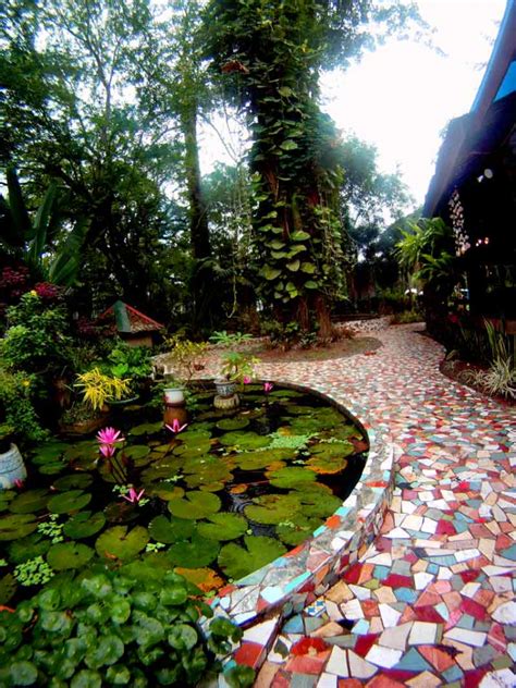 18 Mosaic Garden Art Ideas You'll Love