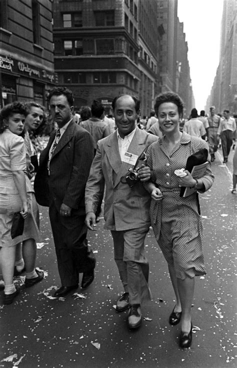 V-J Day Kiss in Times Square: Go Behind the Lens of That Famous Photo