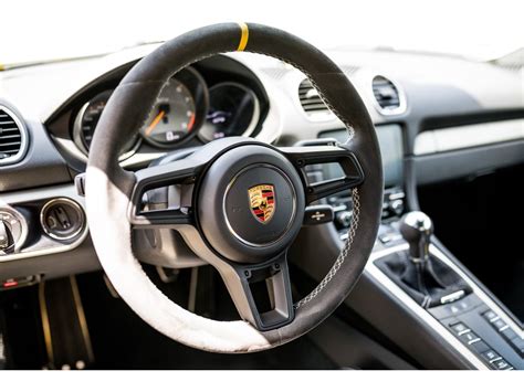 2020 Porsche Cayman: 30 Interior Photos | U.S. News