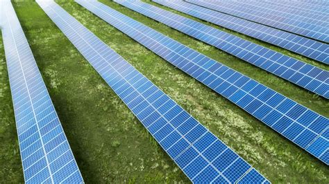 The Pros and Cons of Community Solar Farms - Surf Clean Energy