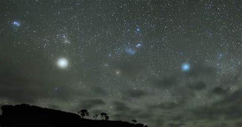 Watch: Spectacular video of Australia's night sky - CBS News