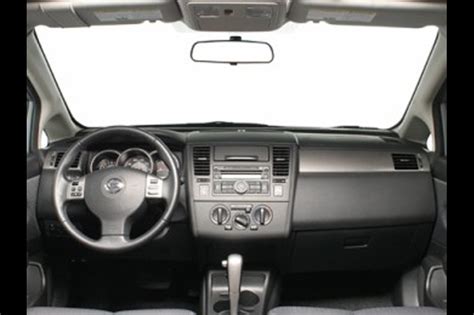 Nissan tiida interior specs