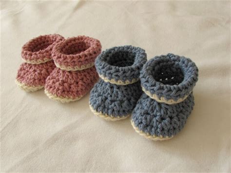 15 Super Easy Crochet Baby Booties | DIY to Make