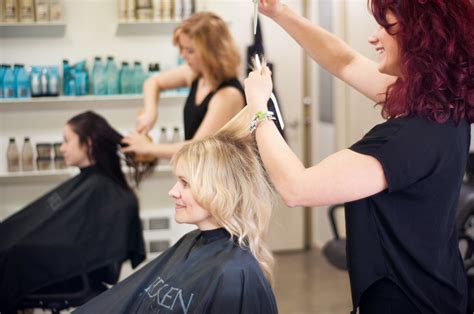 How to Spot the Best Hair Salon in Delhi - Fashion Era Online