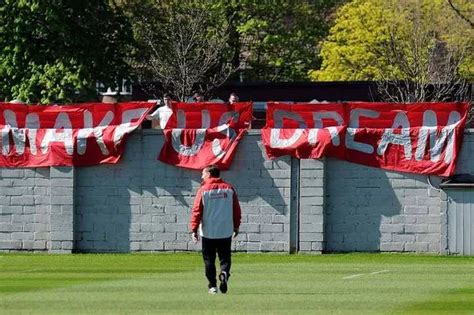 Liverpool FC fans take "Make Us Dream" banner to Melwood - Liverpool Echo