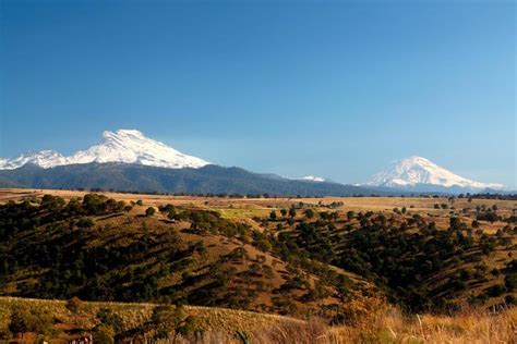 Day Trip to the Popocatépetl and Iztaccíhuatl Volcanoes from Mexico City