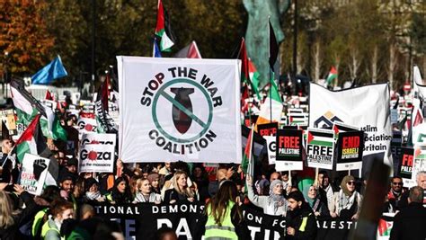 ’Pro-Palestine’ protest in London, huge crowd storms the Cenotaph ...