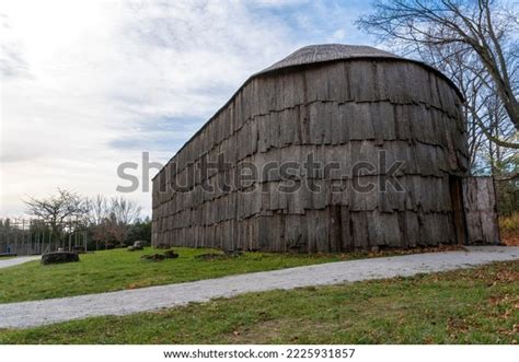 Iroquois Longhouse Replica Those That Used Stock Photo 2225931857 ...