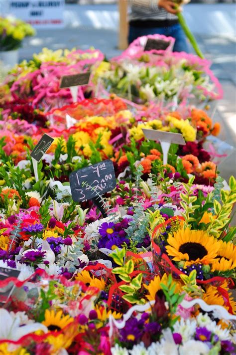 Farmers Market Flowers | Farmers market flowers, Flower farmer, Flower farm