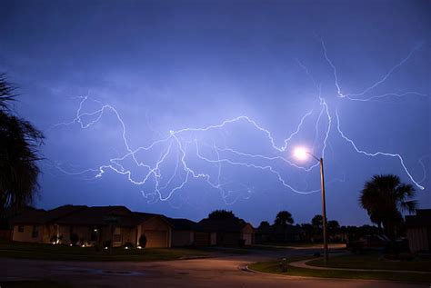 160+ Lightning Hitting House Stock Photos, Pictures & Royalty-Free ...