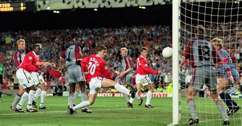 Manchester United's Ole Gunnar Solskjaer scores against Bayern Munich ...