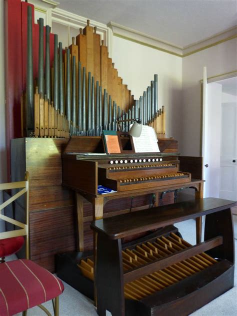 Small pipe organ needs a new home - Viscount Organs