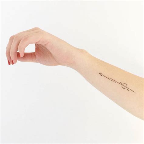 Minimalist arrow tattoo on the forearm - Tattoogrid.net