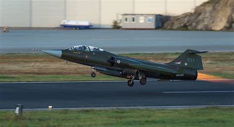 Beautifully restored Norwegian Air Force F-104 Starfighter. [745x1060 ...