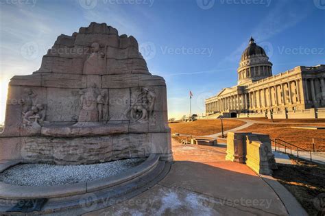 State Capitol Building, Utah 16105681 Stock Photo at Vecteezy