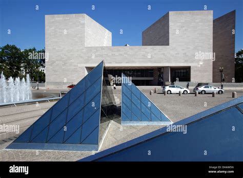 National gallery of art east building hi-res stock photography and ...