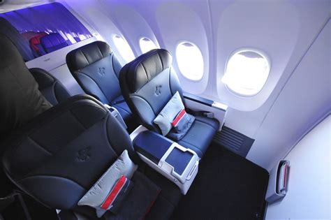 Do bulkhead seats really give you extra legroom on a plane? - Executive ...