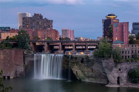 How to Get to High Falls in Downtown Rochester - Uncovering New York