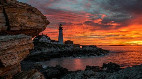 Portland Head Lighthouse during sunrise (Cape Elizabeth) - backiee