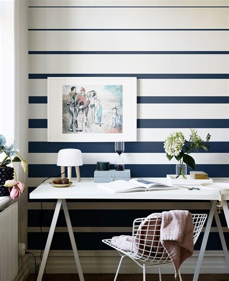 10 Striped Wallpaper Design Ideas