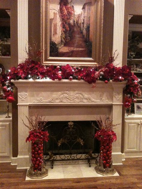 20+ Christmas Decorating Fireplace Ideas - DECOOMO