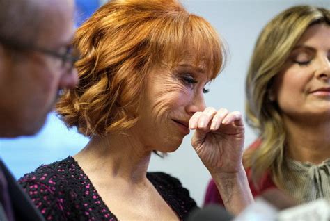 Comedian Kathy Griffin to address fake Trump head controversy ...