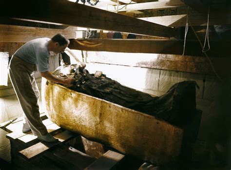 Discovery of King Tut's Tomb Told Through Colorized Photos