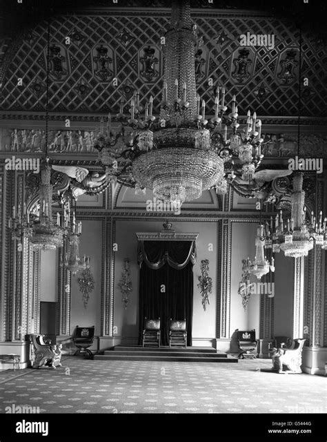 Buckingham palace throne room hi-res stock photography and images - Alamy