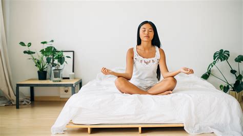 7 Meditation Techniques for Beginners | Allure