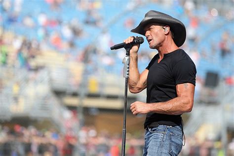 Tim McGraw to Headline NFL Hall of Fame's Concert of Legends