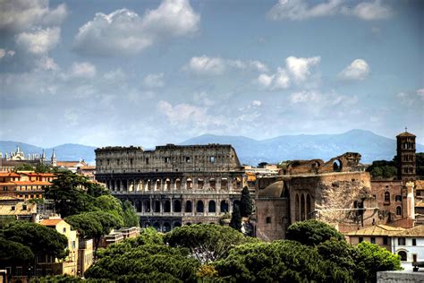 Colosseum of Rome Pictures, History & Facts