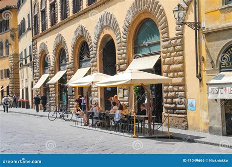 Tourists at an Outdoor Cafe in Florence. Italy Editorial Photo - Image ...