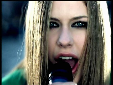 Avril Lavigne-'Sk8er Boi' MV screencaps [HQ] - Music Image (19783976 ...