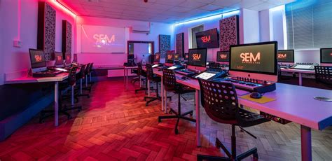 DJ Courses | Beginner - Advanced | School of Electronic Music Manchester