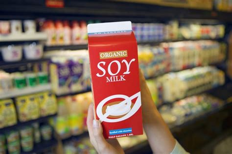 Health Benefits of Soy Milk Vs. Cow's Milk | Livestrong.com