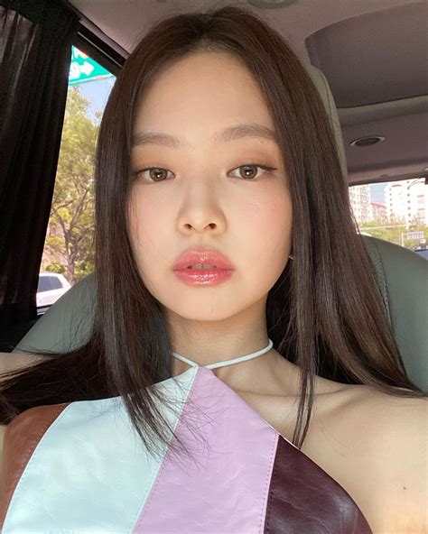 8 Times BLACKPINK's Jennie Wore Light Versus Heavy Makeup On Instagram ...