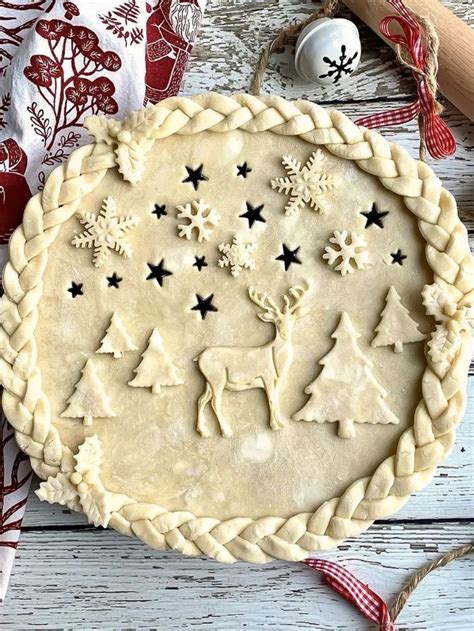 12 Festive Christmas Pie Crust Ideas - Allspice