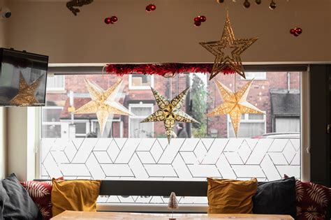 Christmas Window Displays | Decoration Ideas – Paper Starlights